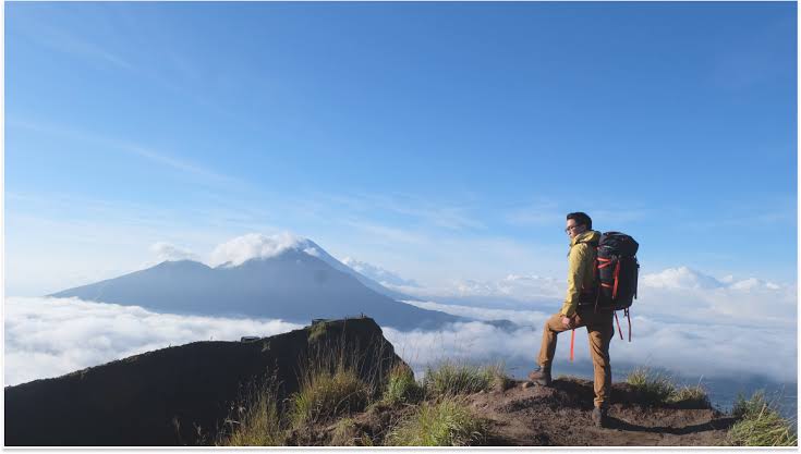 Tips Aman Mendaki Gunung